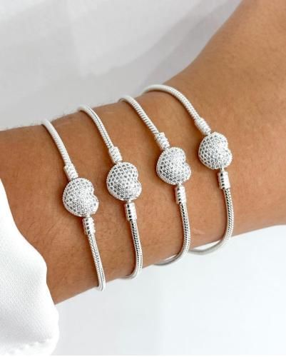 Bracelete Maleável Fecho Coração Cravejado Micro Zircônias Naturais - Prata 925