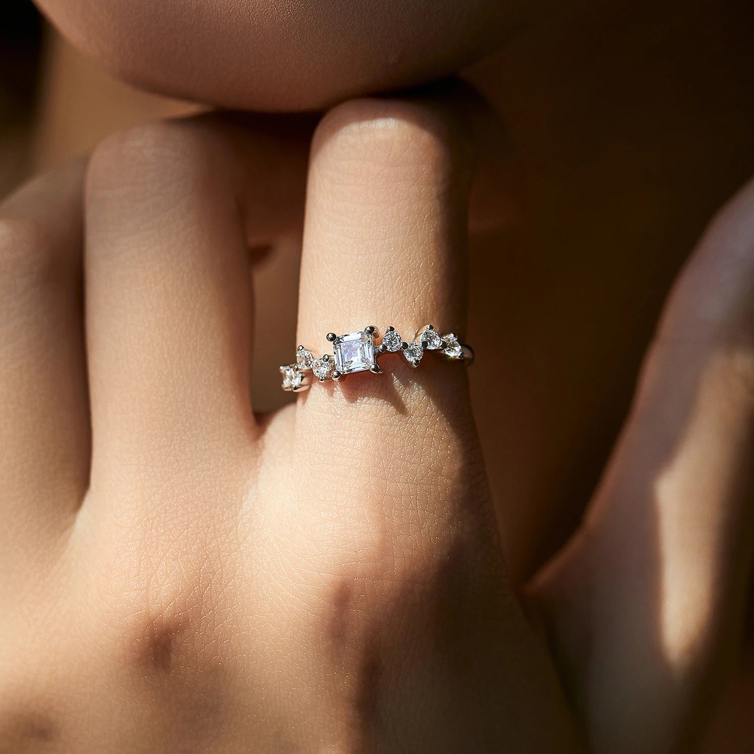 Anel Cravejado Zircônias Irregulares - Prata 925