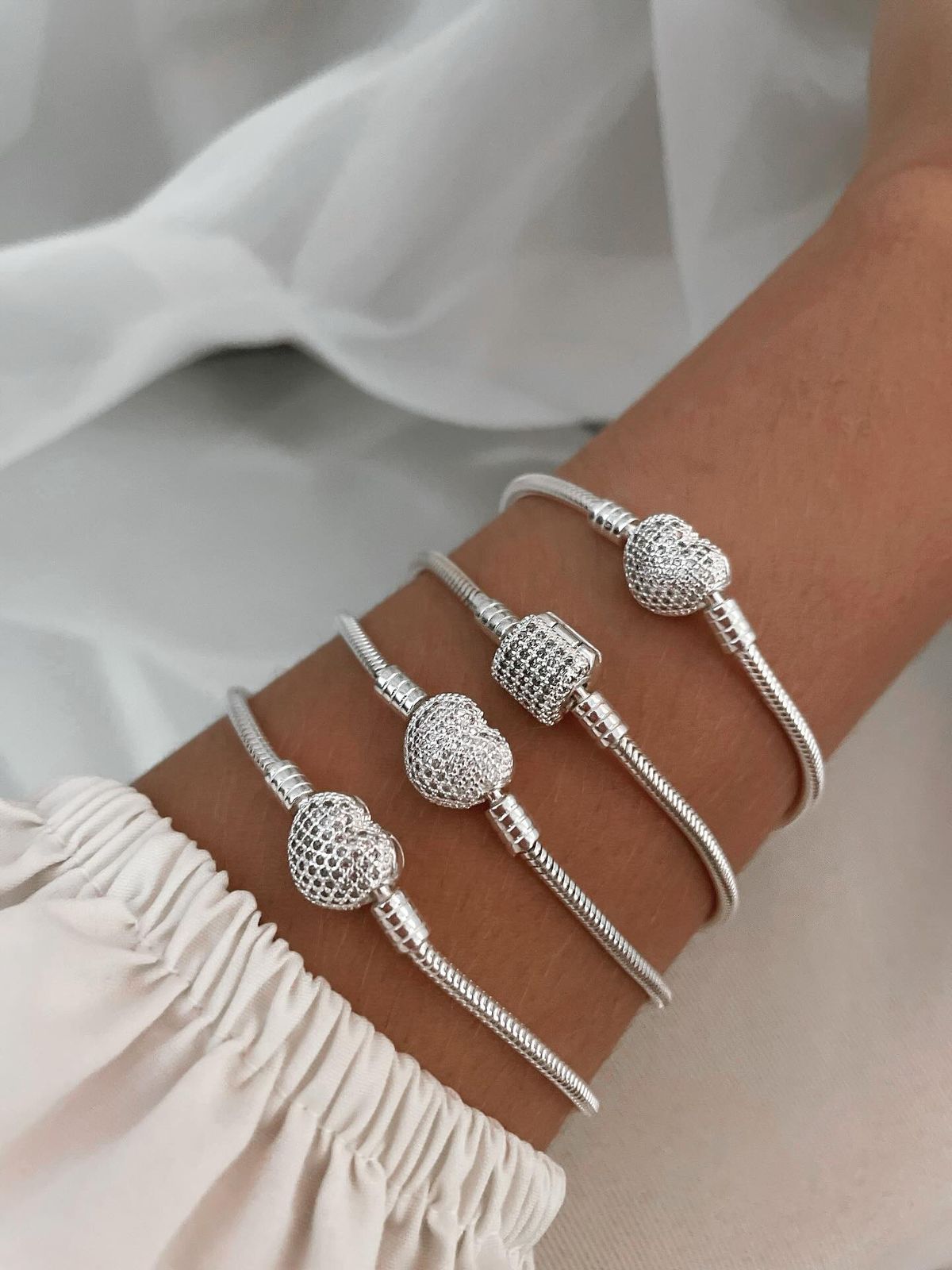 Bracelete Maleável Fecho Tambor Cravejado Micro Zircônias Naturais - Prata 925